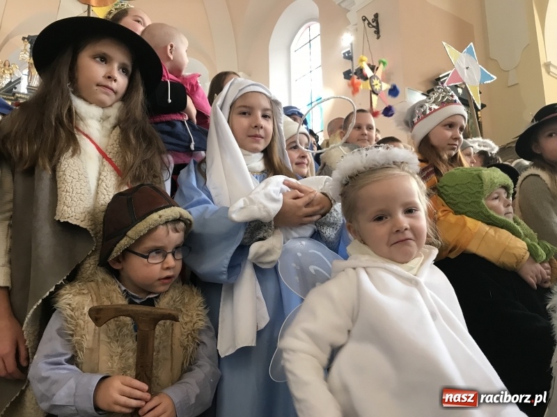 Zdjęcie w galerii na portalu naszraciborz.pl: Orszak Trzech Króli w Raciborzu Brzeziu FOTO i WIDEO wiadomości z regionu