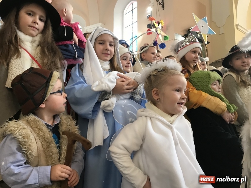 Zdjęcie w galerii na portalu naszraciborz.pl: Orszak Trzech Króli w Raciborzu Brzeziu FOTO i WIDEO wiadomości z regionu