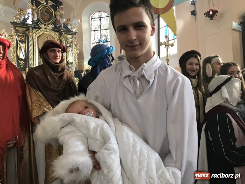 Zdjęcie w galerii na portalu naszraciborz.pl: Orszak Trzech Króli w Raciborzu Brzeziu FOTO i WIDEO wiadomości z regionu