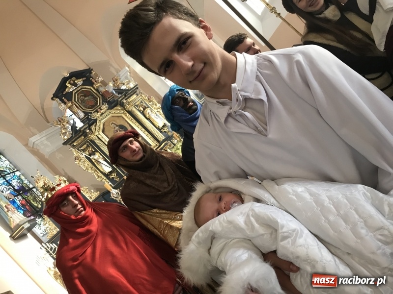Zdjęcie w galerii na portalu naszraciborz.pl: Orszak Trzech Króli w Raciborzu Brzeziu FOTO i WIDEO wiadomości z regionu