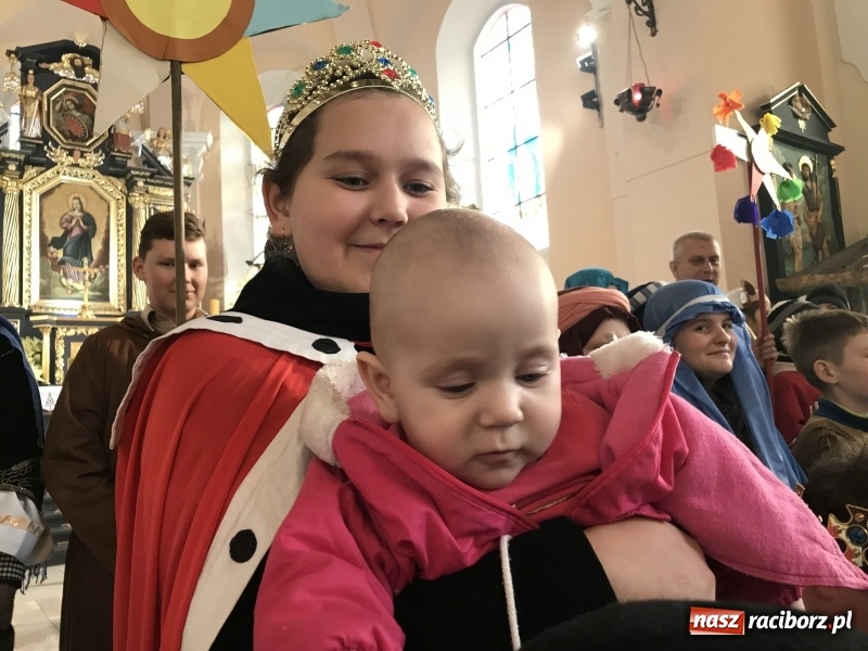Zdjęcie w galerii na portalu naszraciborz.pl: Orszak Trzech Króli w Raciborzu Brzeziu FOTO i WIDEO wiadomości z regionu