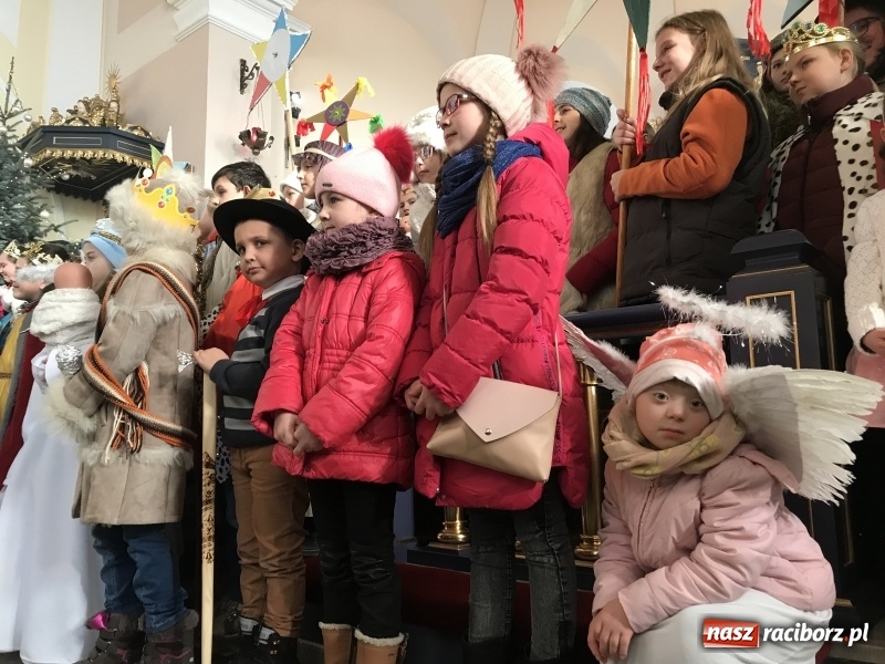 Zdjęcie w galerii na portalu naszraciborz.pl: Orszak Trzech Króli w Raciborzu Brzeziu FOTO i WIDEO wiadomości z regionu