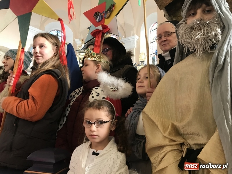Zdjęcie w galerii na portalu naszraciborz.pl: Orszak Trzech Króli w Raciborzu Brzeziu FOTO i WIDEO wiadomości z regionu