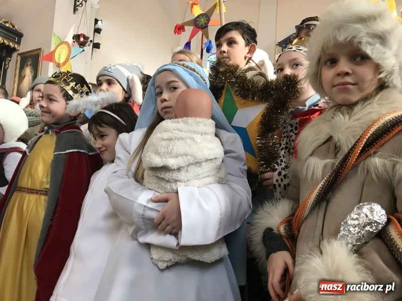 Zdjęcie w galerii na portalu naszraciborz.pl: Orszak Trzech Króli w Raciborzu Brzeziu FOTO i WIDEO wiadomości z regionu