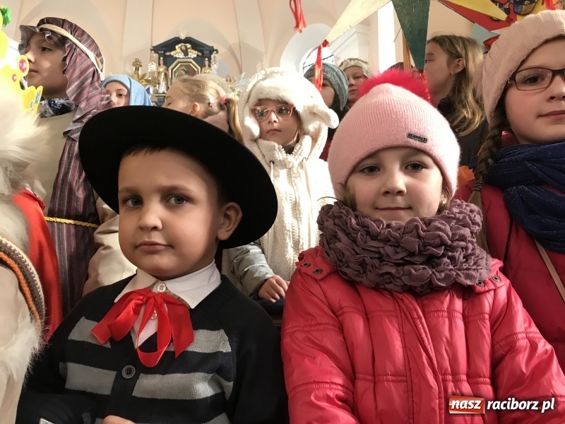 Zdjęcie w galerii na portalu naszraciborz.pl: Orszak Trzech Króli w Raciborzu Brzeziu FOTO i WIDEO wiadomości z regionu