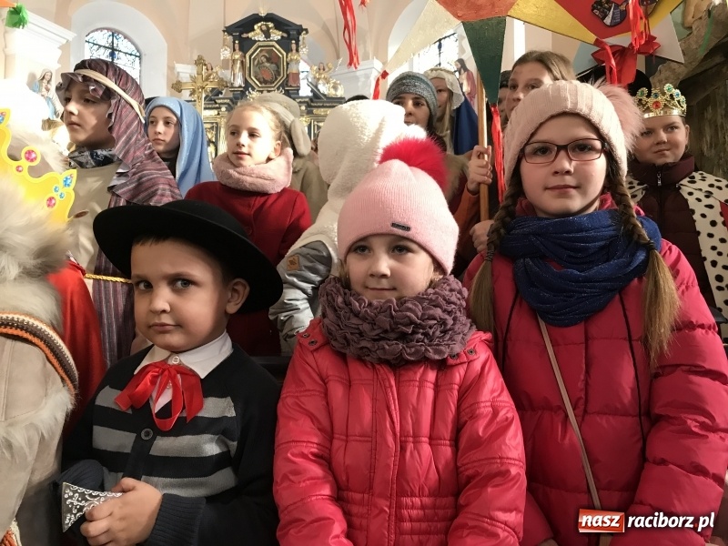 Zdjęcie w galerii na portalu naszraciborz.pl: Orszak Trzech Króli w Raciborzu Brzeziu FOTO i WIDEO wiadomości z regionu