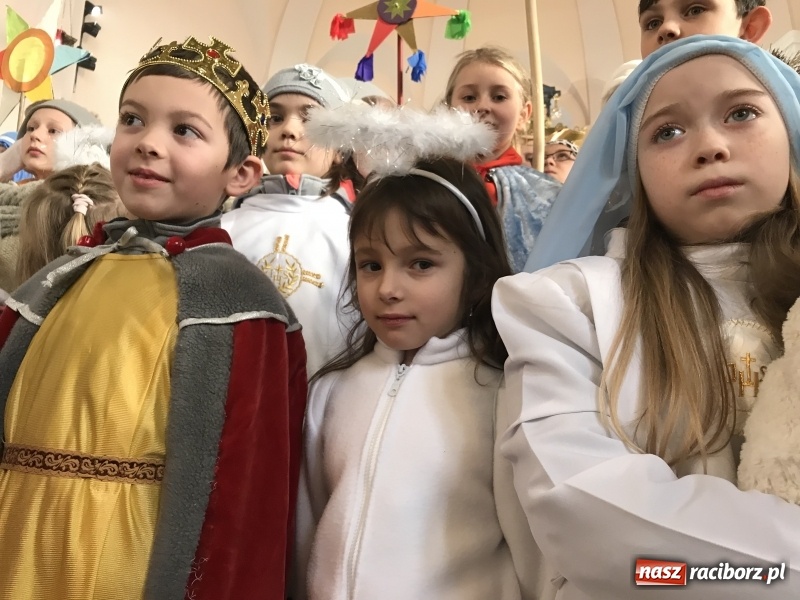 Zdjęcie w galerii na portalu naszraciborz.pl: Orszak Trzech Króli w Raciborzu Brzeziu FOTO i WIDEO wiadomości z regionu
