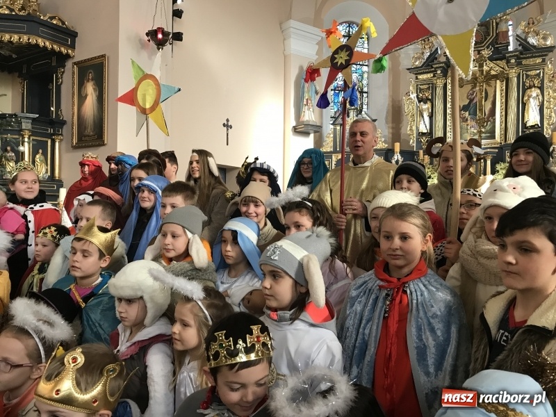 Zdjęcie w galerii na portalu naszraciborz.pl: Orszak Trzech Króli w Raciborzu Brzeziu FOTO i WIDEO wiadomości z regionu