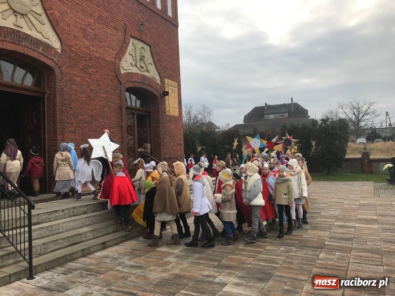 Zdjęcie w galerii na portalu naszraciborz.pl: Orszak Trzech Króli w Raciborzu Brzeziu FOTO i WIDEO wiadomości z regionu