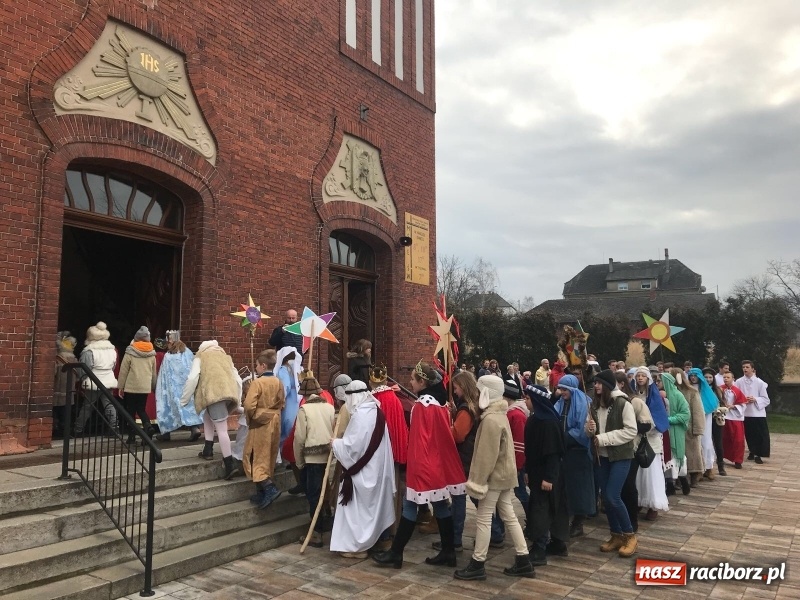 Zdjęcie w galerii na portalu naszraciborz.pl: Orszak Trzech Króli w Raciborzu Brzeziu FOTO i WIDEO wiadomości z regionu