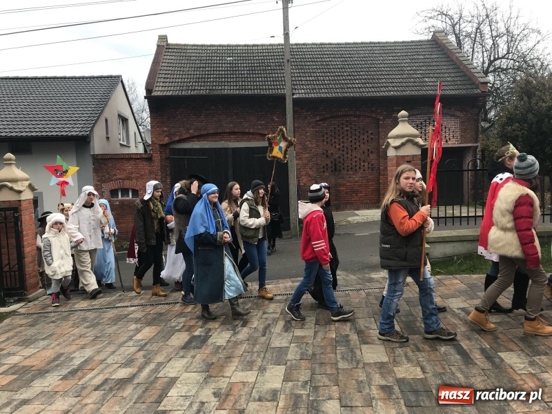 Zdjęcie w galerii na portalu naszraciborz.pl: Orszak Trzech Króli w Raciborzu Brzeziu FOTO i WIDEO wiadomości z regionu