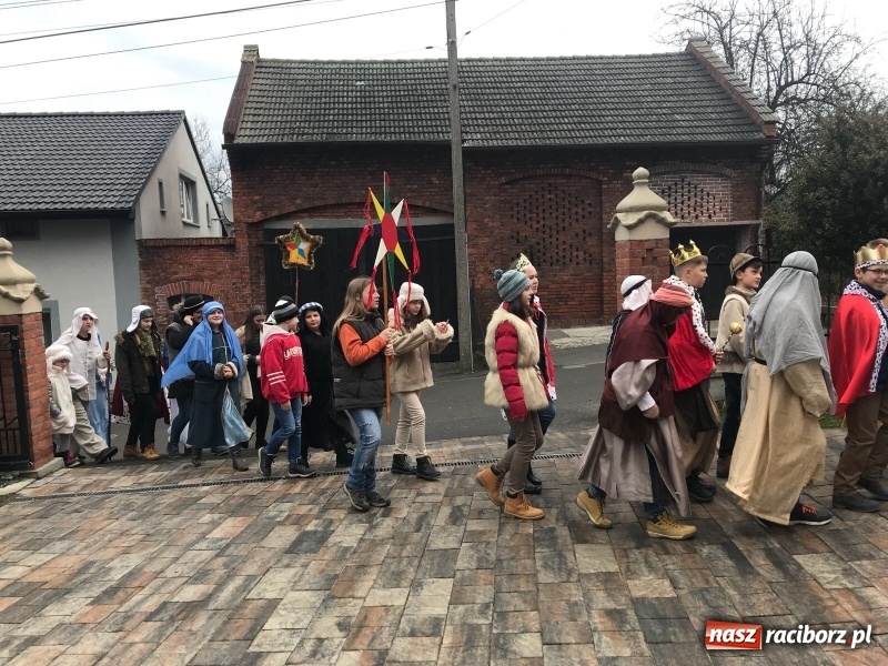Zdjęcie w galerii na portalu naszraciborz.pl: Orszak Trzech Króli w Raciborzu Brzeziu FOTO i WIDEO wiadomości z regionu