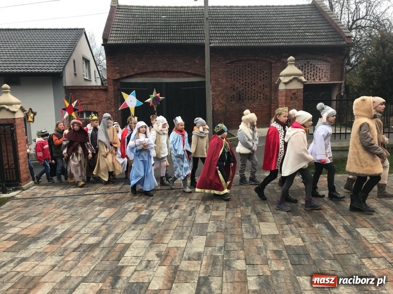 Zdjęcie w galerii na portalu naszraciborz.pl: Orszak Trzech Króli w Raciborzu Brzeziu FOTO i WIDEO wiadomości z regionu