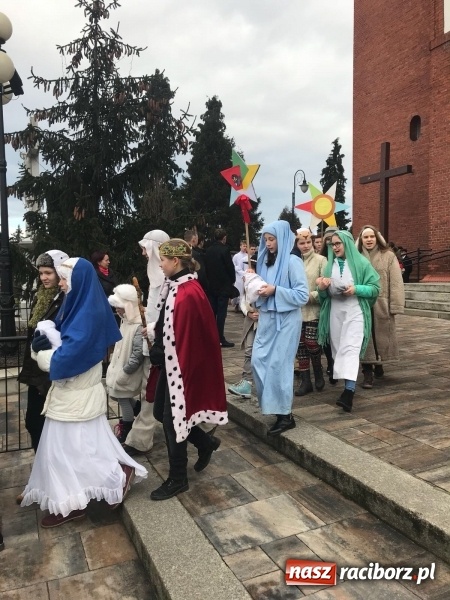 Zdjęcie w galerii na portalu naszraciborz.pl: Orszak Trzech Króli w Raciborzu Brzeziu FOTO i WIDEO wiadomości z regionu