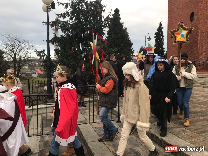 Zdjęcie w galerii na portalu naszraciborz.pl: Orszak Trzech Króli w Raciborzu Brzeziu FOTO i WIDEO wiadomości z regionu