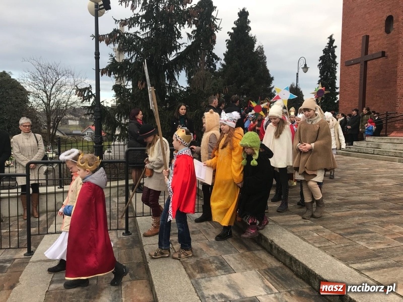 Zdjęcie w galerii na portalu naszraciborz.pl: Orszak Trzech Króli w Raciborzu Brzeziu FOTO i WIDEO wiadomości z regionu