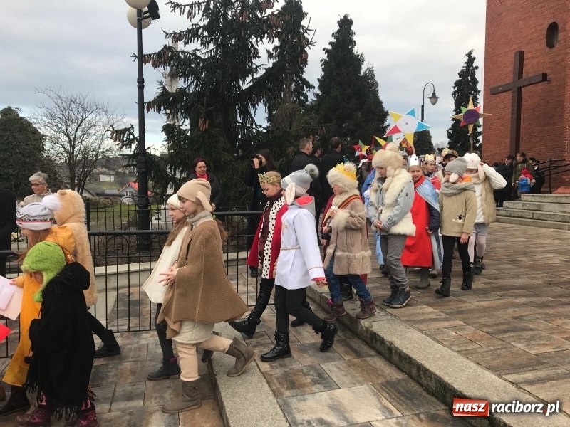 Zdjęcie w galerii na portalu naszraciborz.pl: Orszak Trzech Króli w Raciborzu Brzeziu FOTO i WIDEO wiadomości z regionu