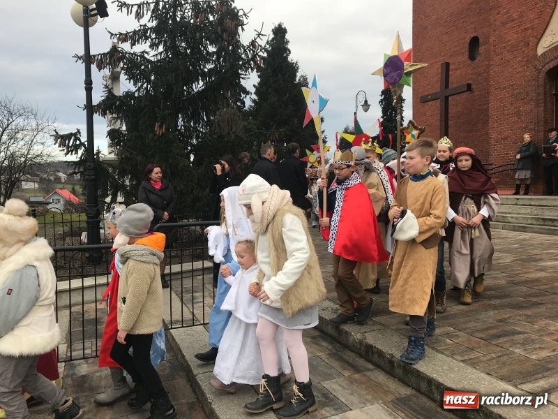 Zdjęcie w galerii na portalu naszraciborz.pl: Orszak Trzech Króli w Raciborzu Brzeziu FOTO i WIDEO wiadomości z regionu