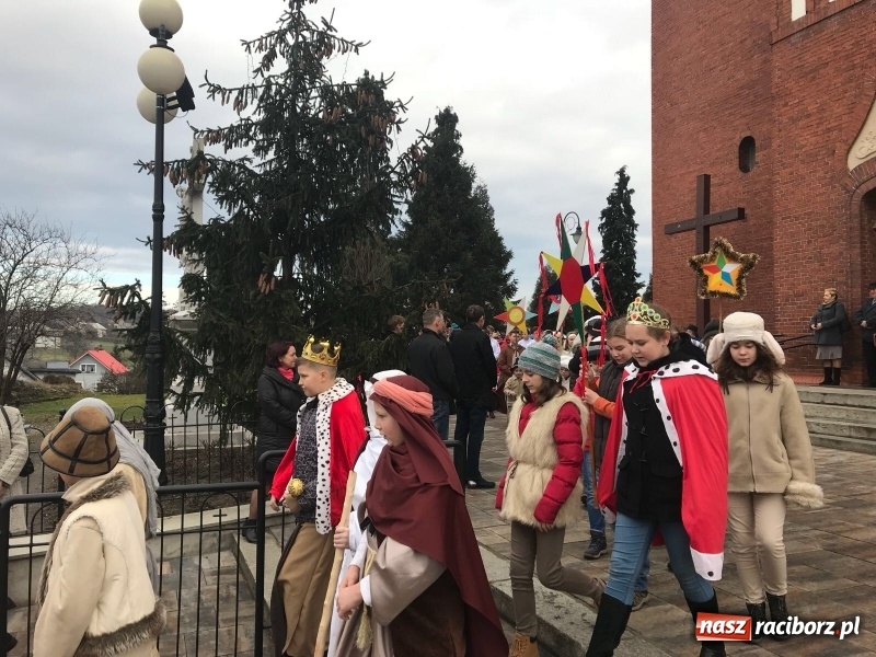 Zdjęcie w galerii na portalu naszraciborz.pl: Orszak Trzech Króli w Raciborzu Brzeziu FOTO i WIDEO wiadomości z regionu