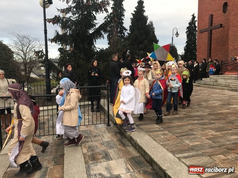 Zdjęcie w galerii na portalu naszraciborz.pl: Orszak Trzech Króli w Raciborzu Brzeziu FOTO i WIDEO wiadomości z regionu