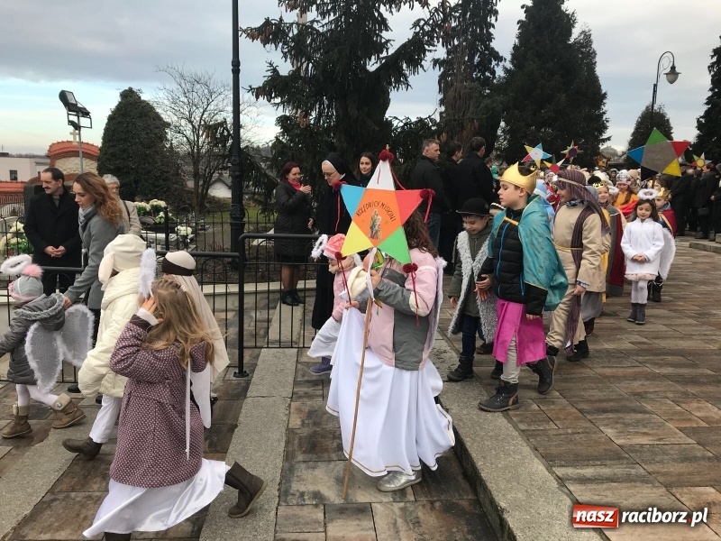 Zdjęcie w galerii na portalu naszraciborz.pl: Orszak Trzech Króli w Raciborzu Brzeziu FOTO i WIDEO wiadomości z regionu