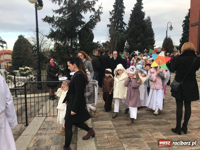 Zdjęcie w galerii na portalu naszraciborz.pl: Orszak Trzech Króli w Raciborzu Brzeziu FOTO i WIDEO wiadomości z regionu