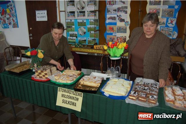 Zdjęcie w galerii na portalu naszraciborz.pl: Pyszne wypieki i kroszonki na jarmarku wiadomości z regionu