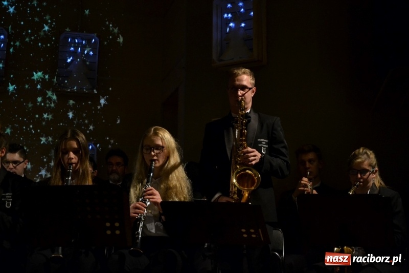 Zdjęcie w galerii na portalu naszraciborz.pl: Jest taki dzień… Koncert noworoczny z orkiestrą dętą w Tworkowie wiadomości z regionu