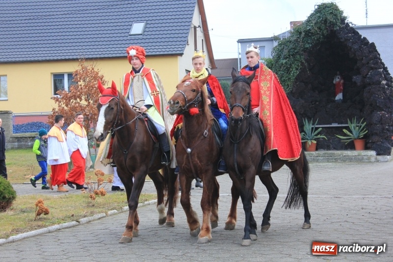 Zdjęcie w galerii na portalu naszraciborz.pl: W Kobyli powitano poczet Trzech Króli wiadomości z regionu