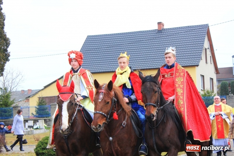Zdjęcie w galerii na portalu naszraciborz.pl: W Kobyli powitano poczet Trzech Króli wiadomości z regionu