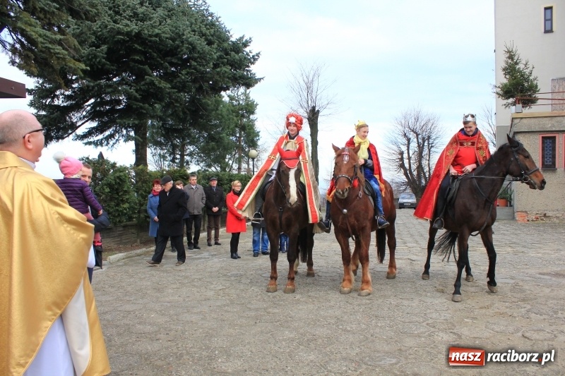 Zdjęcie w galerii na portalu naszraciborz.pl: W Kobyli powitano poczet Trzech Króli wiadomości z regionu