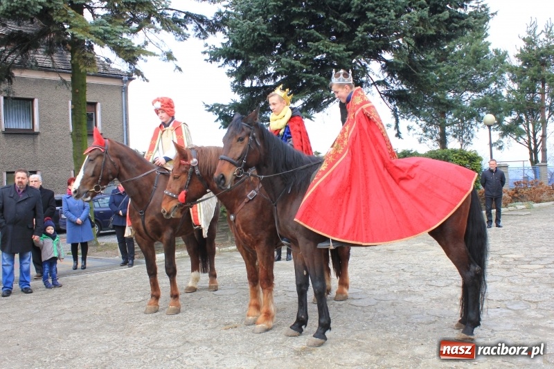 Zdjęcie w galerii na portalu naszraciborz.pl: W Kobyli powitano poczet Trzech Króli wiadomości z regionu