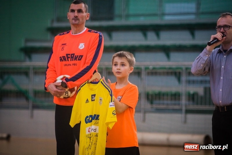 Zdjęcie w galerii na portalu naszraciborz.pl: LKS 05 Tworków zwycięzcą noworocznego turnieju halowej piłki nożnej wiadomości z regionu