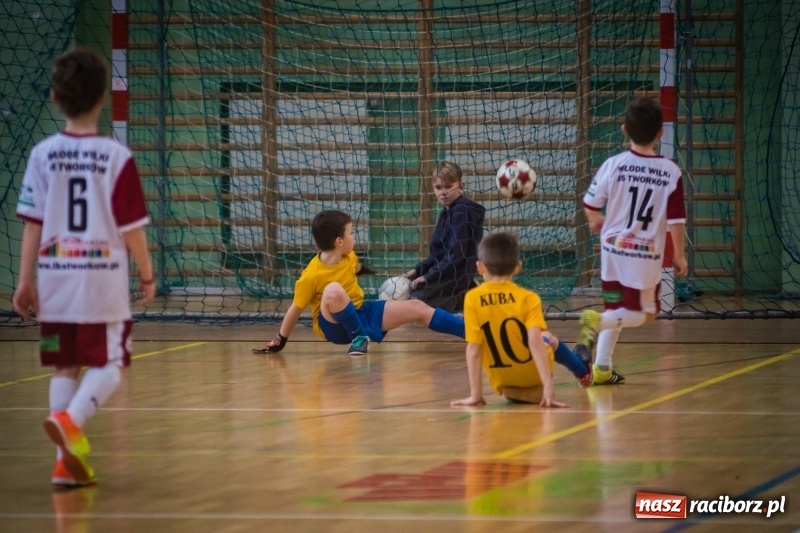Zdjęcie w galerii na portalu naszraciborz.pl: LKS 05 Tworków zwycięzcą noworocznego turnieju halowej piłki nożnej wiadomości z regionu