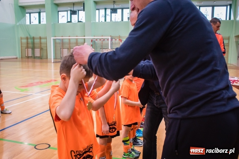 Zdjęcie w galerii na portalu naszraciborz.pl: LKS 05 Tworków zwycięzcą noworocznego turnieju halowej piłki nożnej wiadomości z regionu