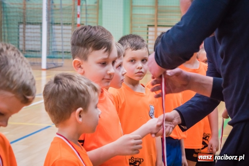 Zdjęcie w galerii na portalu naszraciborz.pl: LKS 05 Tworków zwycięzcą noworocznego turnieju halowej piłki nożnej wiadomości z regionu