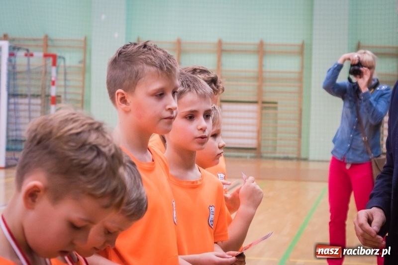 Zdjęcie w galerii na portalu naszraciborz.pl: LKS 05 Tworków zwycięzcą noworocznego turnieju halowej piłki nożnej wiadomości z regionu