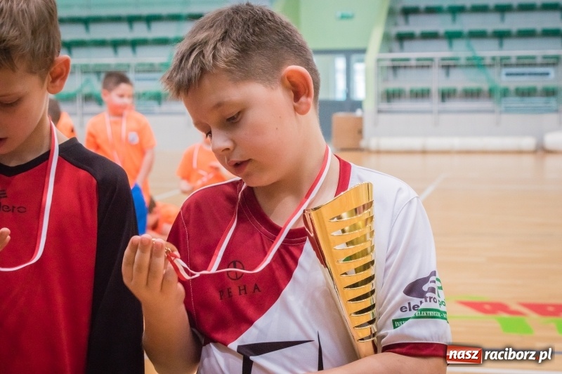 Zdjęcie w galerii na portalu naszraciborz.pl: LKS 05 Tworków zwycięzcą noworocznego turnieju halowej piłki nożnej wiadomości z regionu