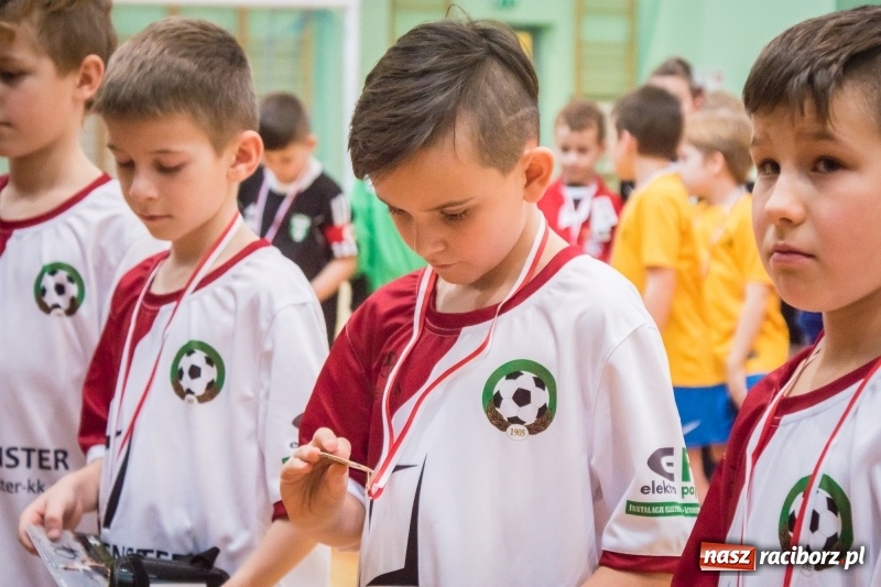 Zdjęcie w galerii na portalu naszraciborz.pl: LKS 05 Tworków zwycięzcą noworocznego turnieju halowej piłki nożnej wiadomości z regionu