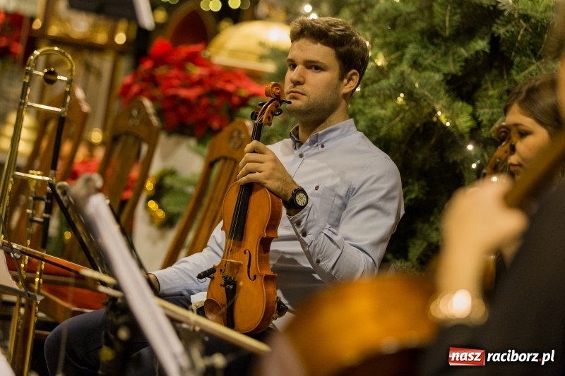 Zdjęcie w galerii na portalu naszraciborz.pl: Koncert kolęd i pieśni bożonarodzeniowych w kościele św. Mikołaja wiadomości z regionu