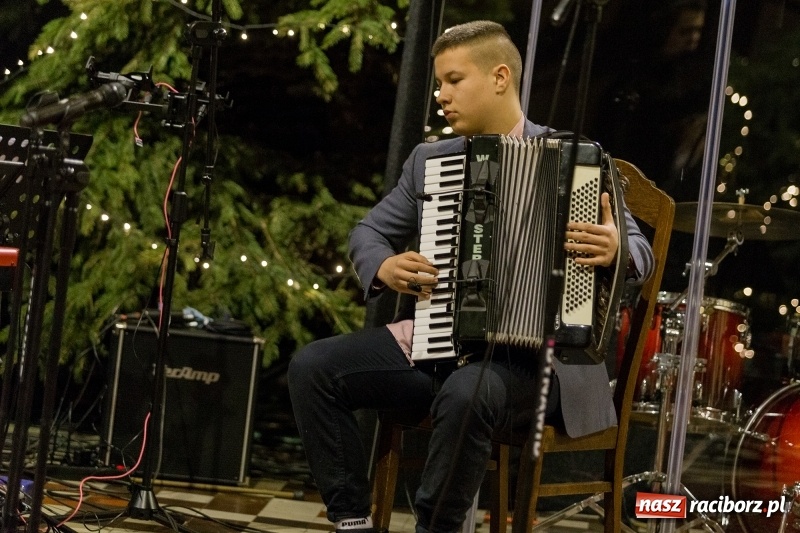Zdjęcie w galerii na portalu naszraciborz.pl: Koncert kolęd i pieśni bożonarodzeniowych w kościele św. Mikołaja wiadomości z regionu