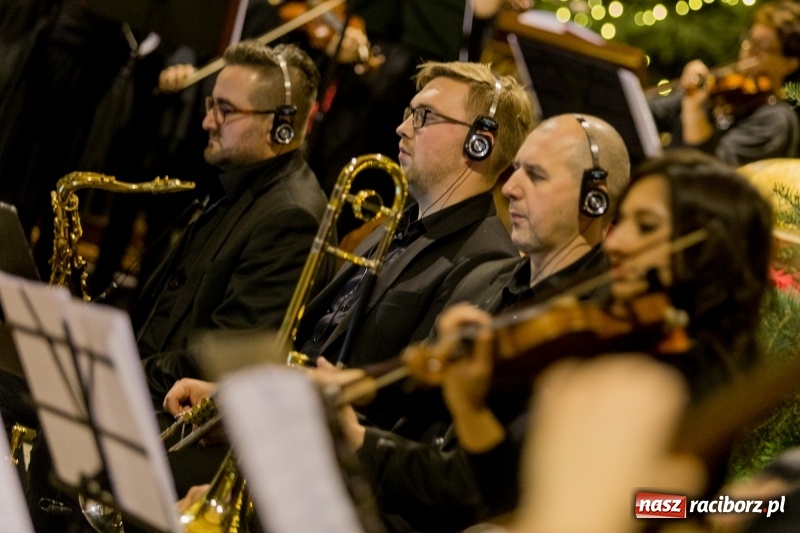 Zdjęcie w galerii na portalu naszraciborz.pl: Koncert kolęd i pieśni bożonarodzeniowych w kościele św. Mikołaja wiadomości z regionu