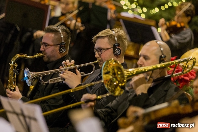 Zdjęcie w galerii na portalu naszraciborz.pl: Koncert kolęd i pieśni bożonarodzeniowych w kościele św. Mikołaja wiadomości z regionu