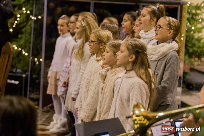 Zdjęcie w galerii na portalu naszraciborz.pl: Koncert kolęd i pieśni bożonarodzeniowych w kościele św. Mikołaja wiadomości z regionu