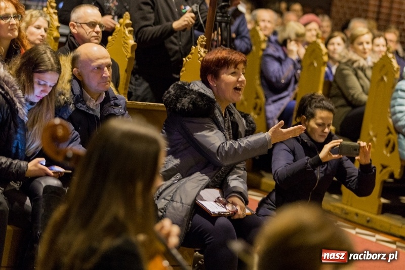 Zdjęcie w galerii na portalu naszraciborz.pl: Koncert kolęd i pieśni bożonarodzeniowych w kościele św. Mikołaja wiadomości z regionu