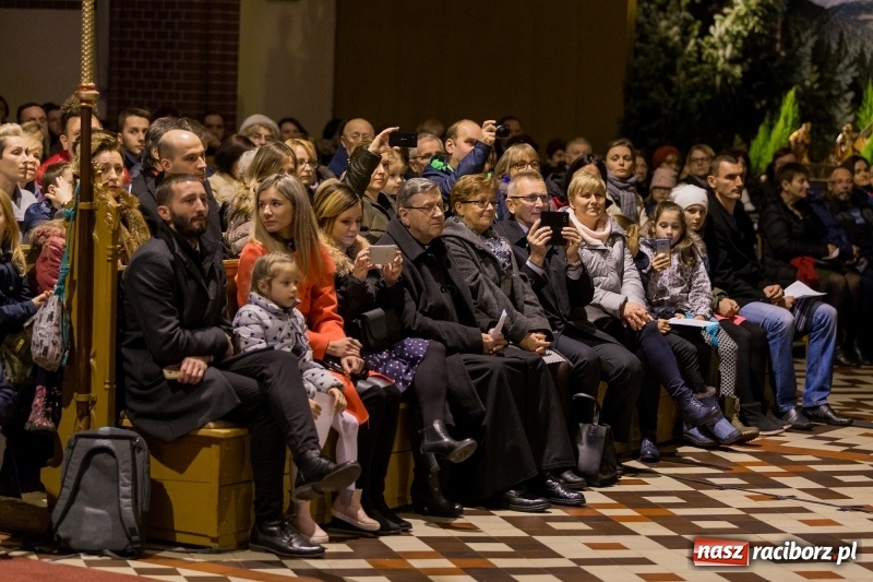 Zdjęcie w galerii na portalu naszraciborz.pl: Koncert kolęd i pieśni bożonarodzeniowych w kościele św. Mikołaja wiadomości z regionu