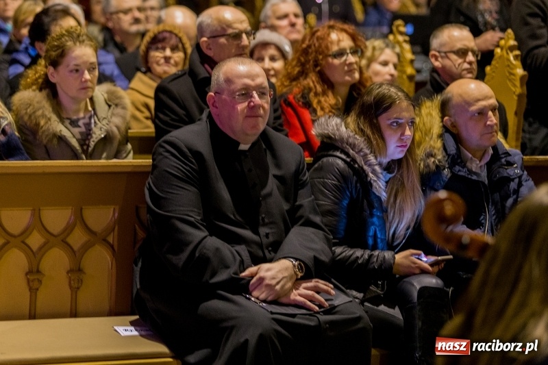 Zdjęcie w galerii na portalu naszraciborz.pl: Koncert kolęd i pieśni bożonarodzeniowych w kościele św. Mikołaja wiadomości z regionu