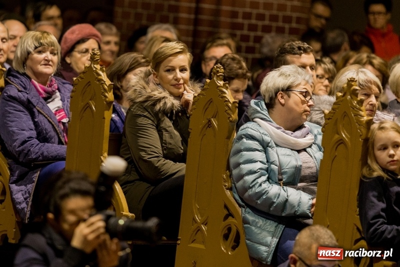 Zdjęcie w galerii na portalu naszraciborz.pl: Koncert kolęd i pieśni bożonarodzeniowych w kościele św. Mikołaja wiadomości z regionu
