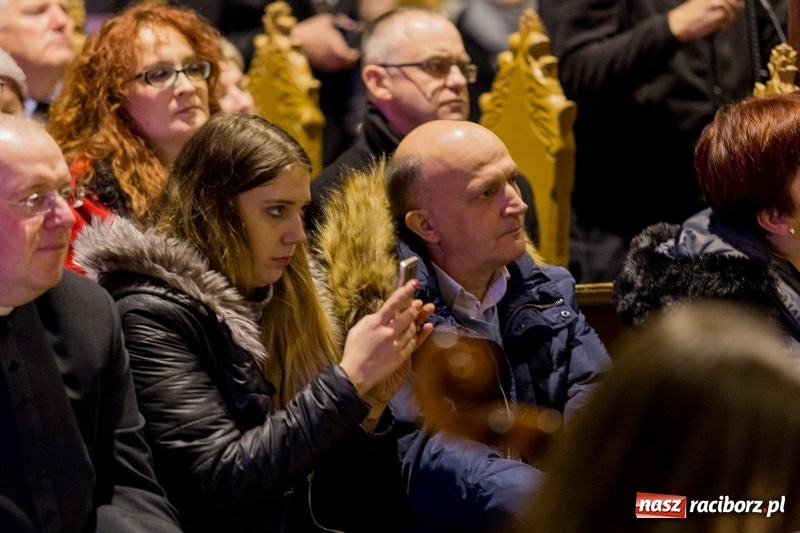 Zdjęcie w galerii na portalu naszraciborz.pl: Koncert kolęd i pieśni bożonarodzeniowych w kościele św. Mikołaja wiadomości z regionu
