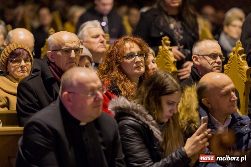 Zdjęcie w galerii na portalu naszraciborz.pl: Koncert kolęd i pieśni bożonarodzeniowych w kościele św. Mikołaja wiadomości z regionu